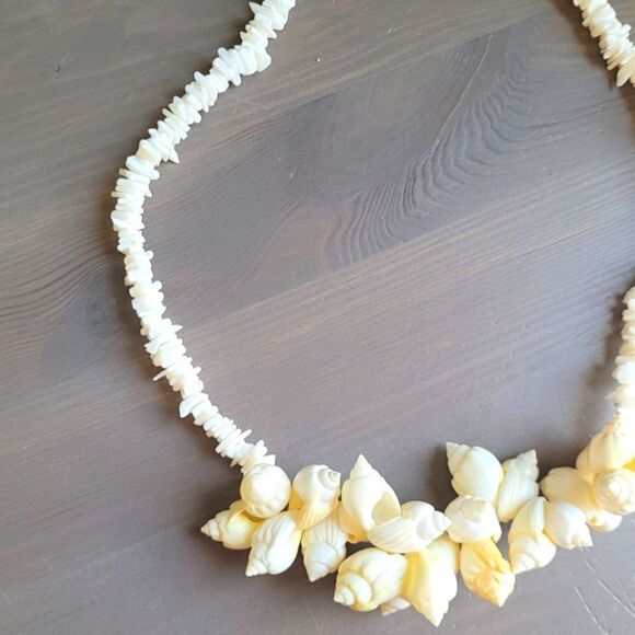 New! White & Yellow Summer Shell Necklace Puka Light Pastel - Picture 6 of 6